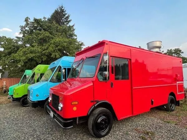 FOOD TRUCK & FOOD TRAILER BUILDERS - Mobile Kitchen - FOOD TRUCK CONCESSION