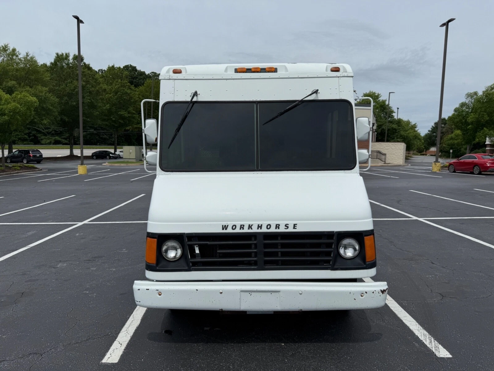 2002 Workhorse P42 Ice Cream Truck – Soft Serve • Generator • Sink • A/C – Ready
